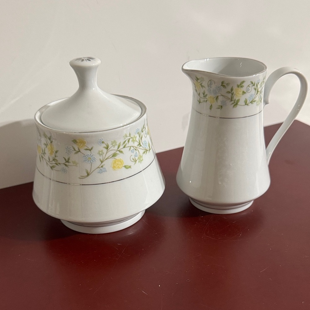 Crown Ming Fine China sugar bowl and creamer set